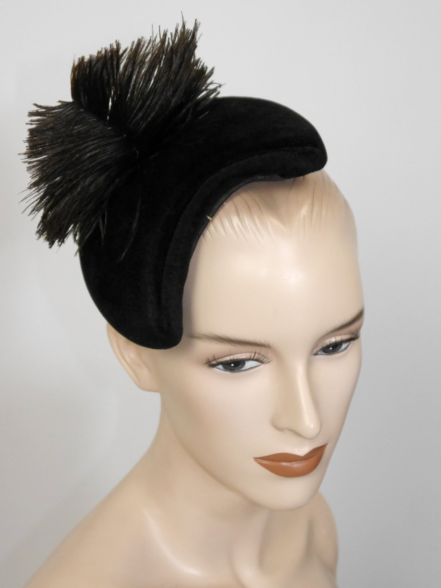 CHRISTIAN DIOR 1940s 1950s Vintage Dark Brown Velvet Hat w/ Ostrich Feather