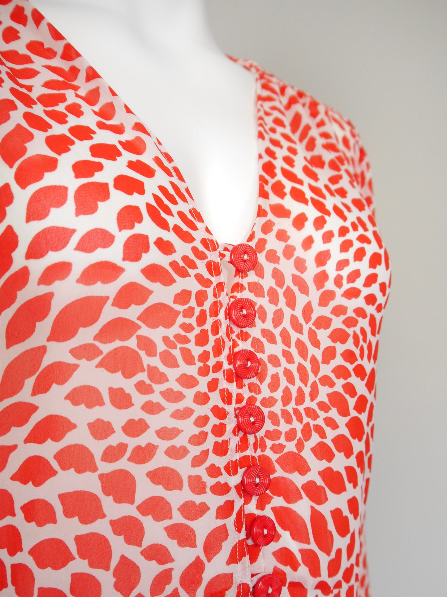 YVES SAINT LAURENT Spring 1971 Scandal Collection Vintage Lips Print Blouse Size M