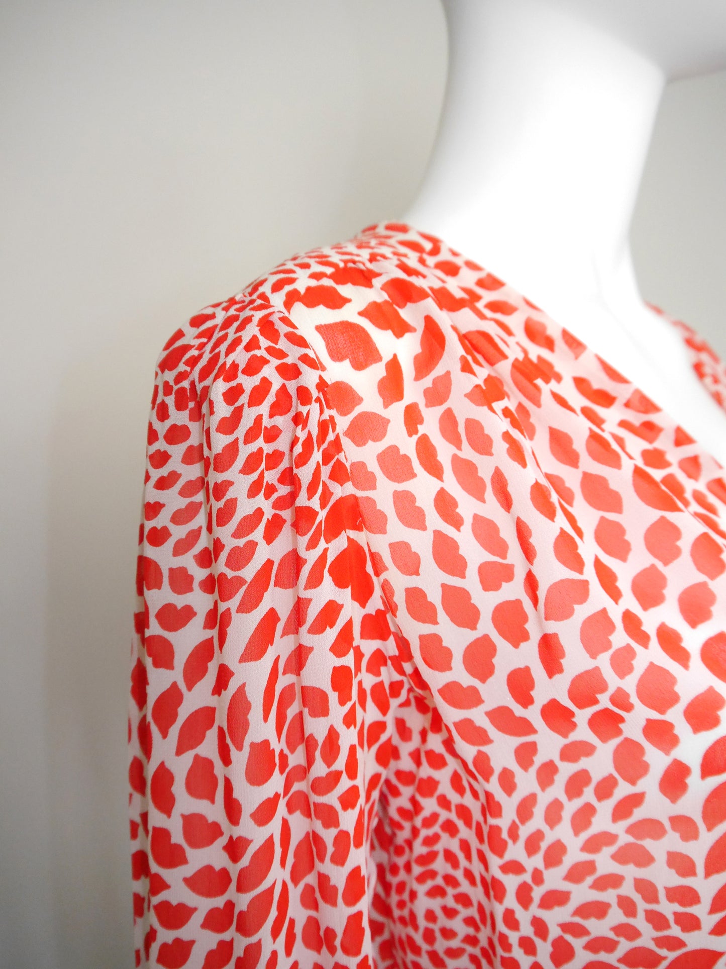 YVES SAINT LAURENT Spring 1971 Scandal Collection Vintage Lips Print Blouse Size M