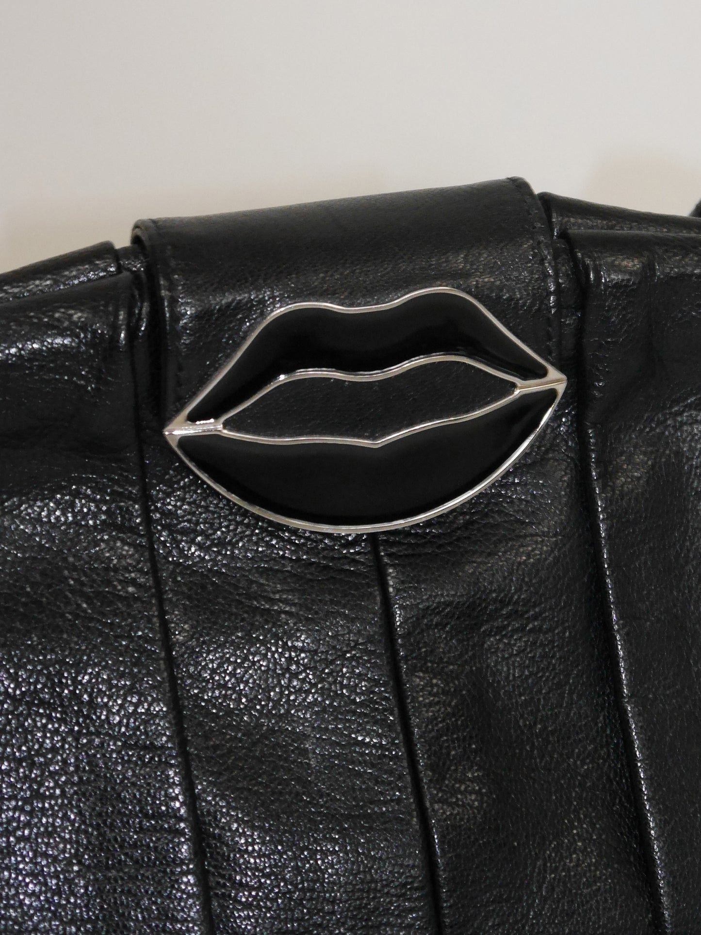 YVES SAINT LAURENT by Tom Ford Spring 2003 Vintage Dalí Lips Shoulder Bag Clutch