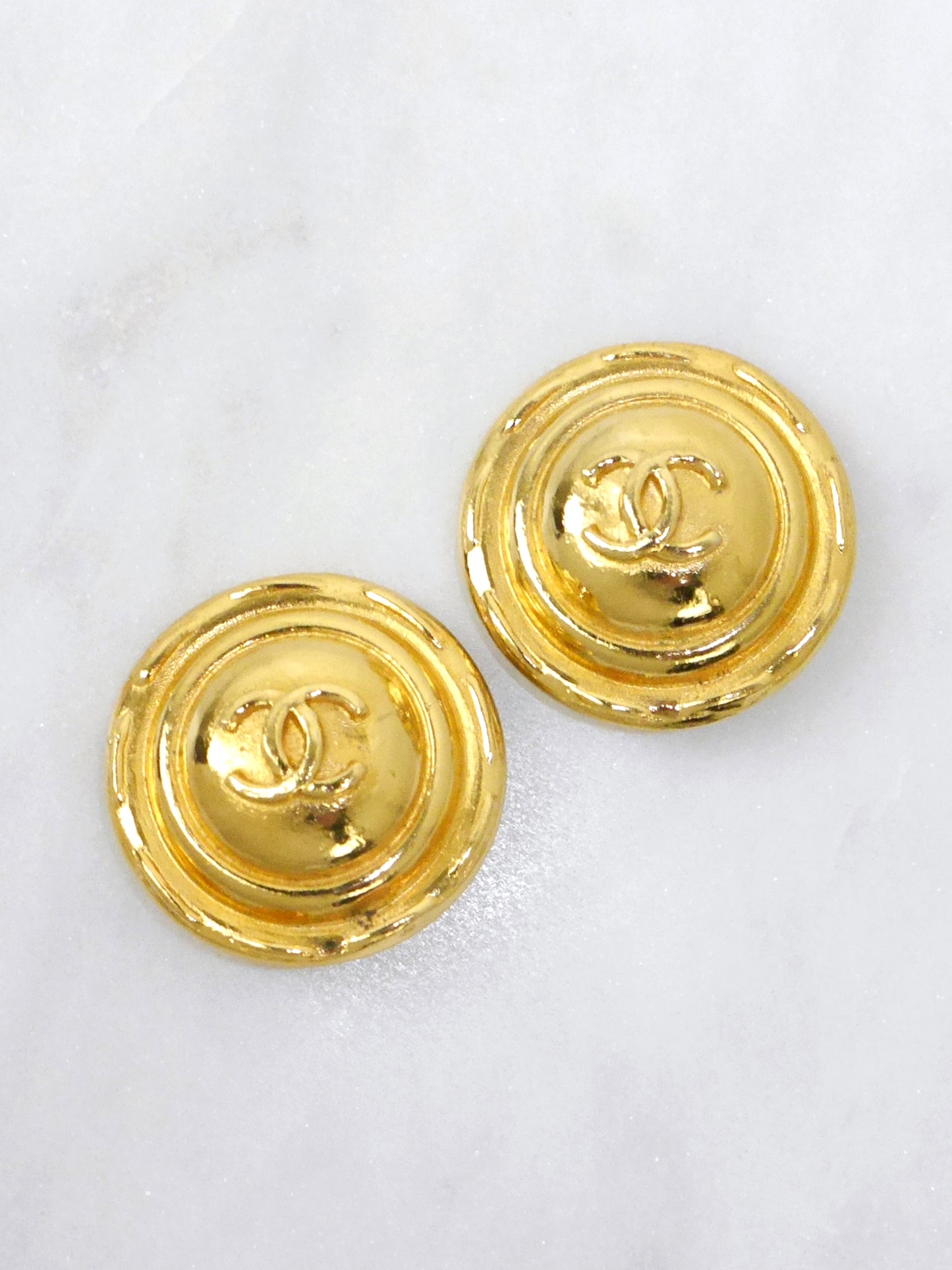 CHANEL 1980s Vintage CC Logo Clip-On Earrings Gold Tone Metal