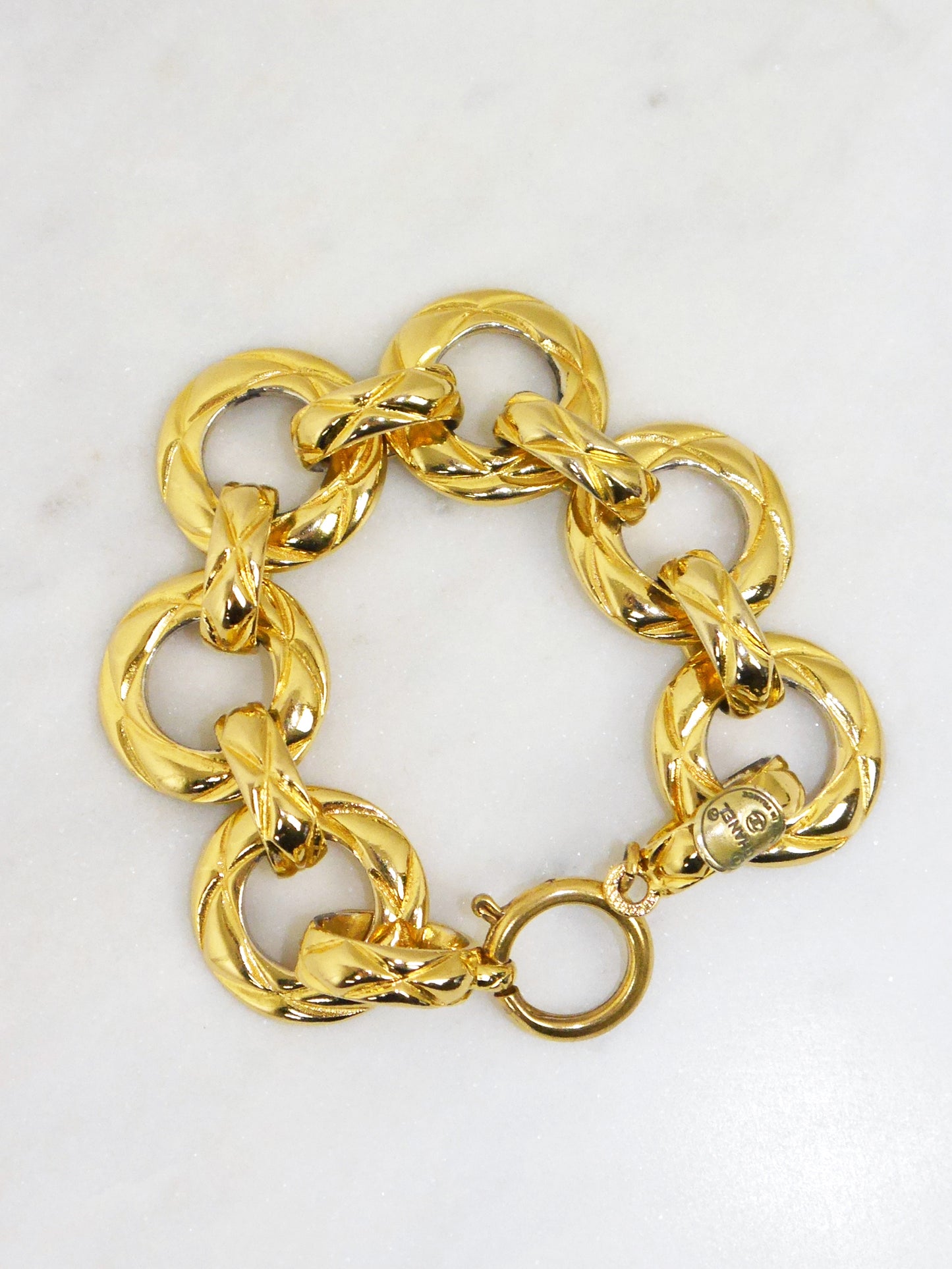 CHANEL 1980s Vintage Gold-Tone Metal Matelassé Link Bracelet