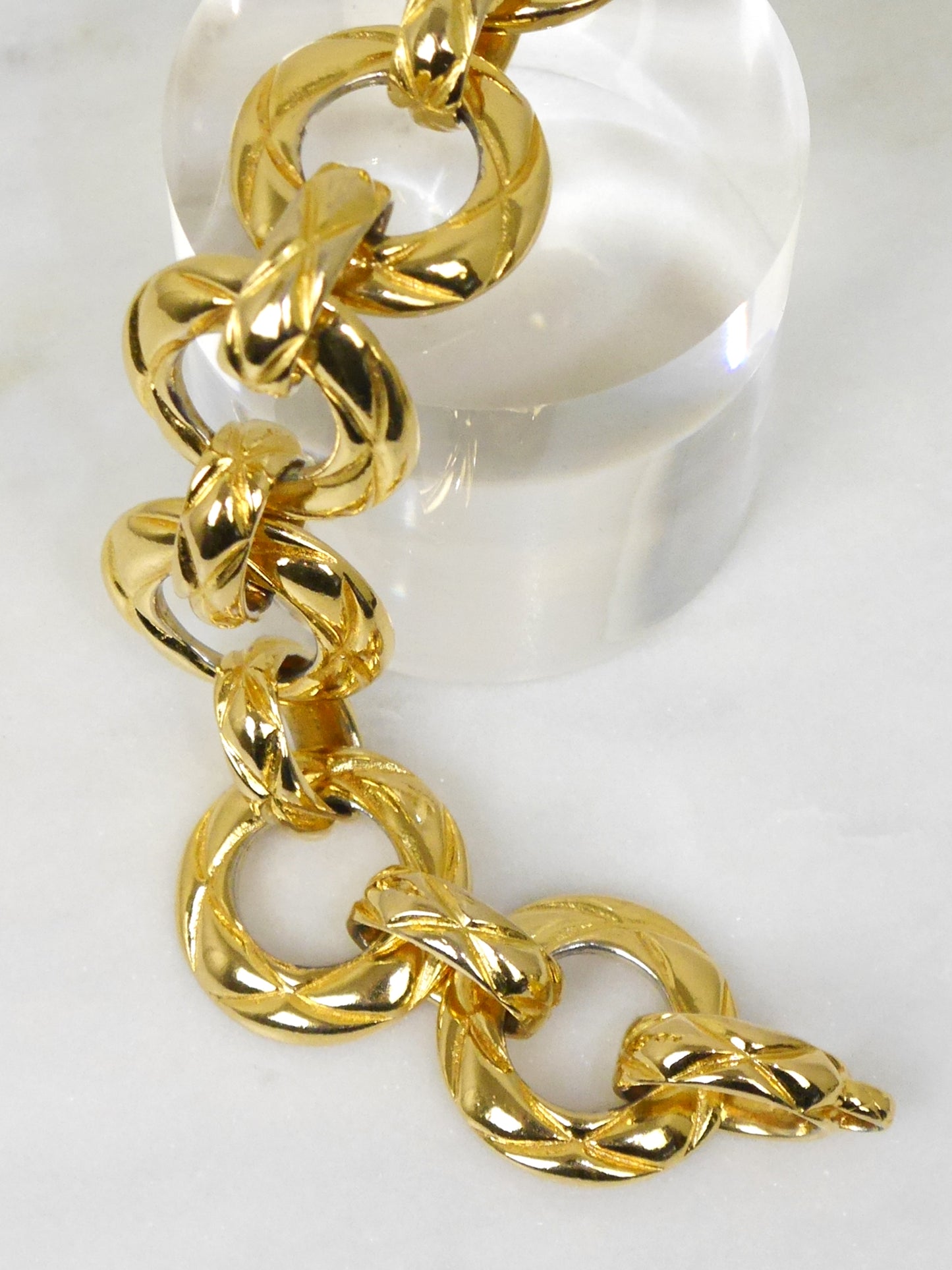 CHANEL 1980s Vintage Gold-Tone Metal Matelassé Link Bracelet