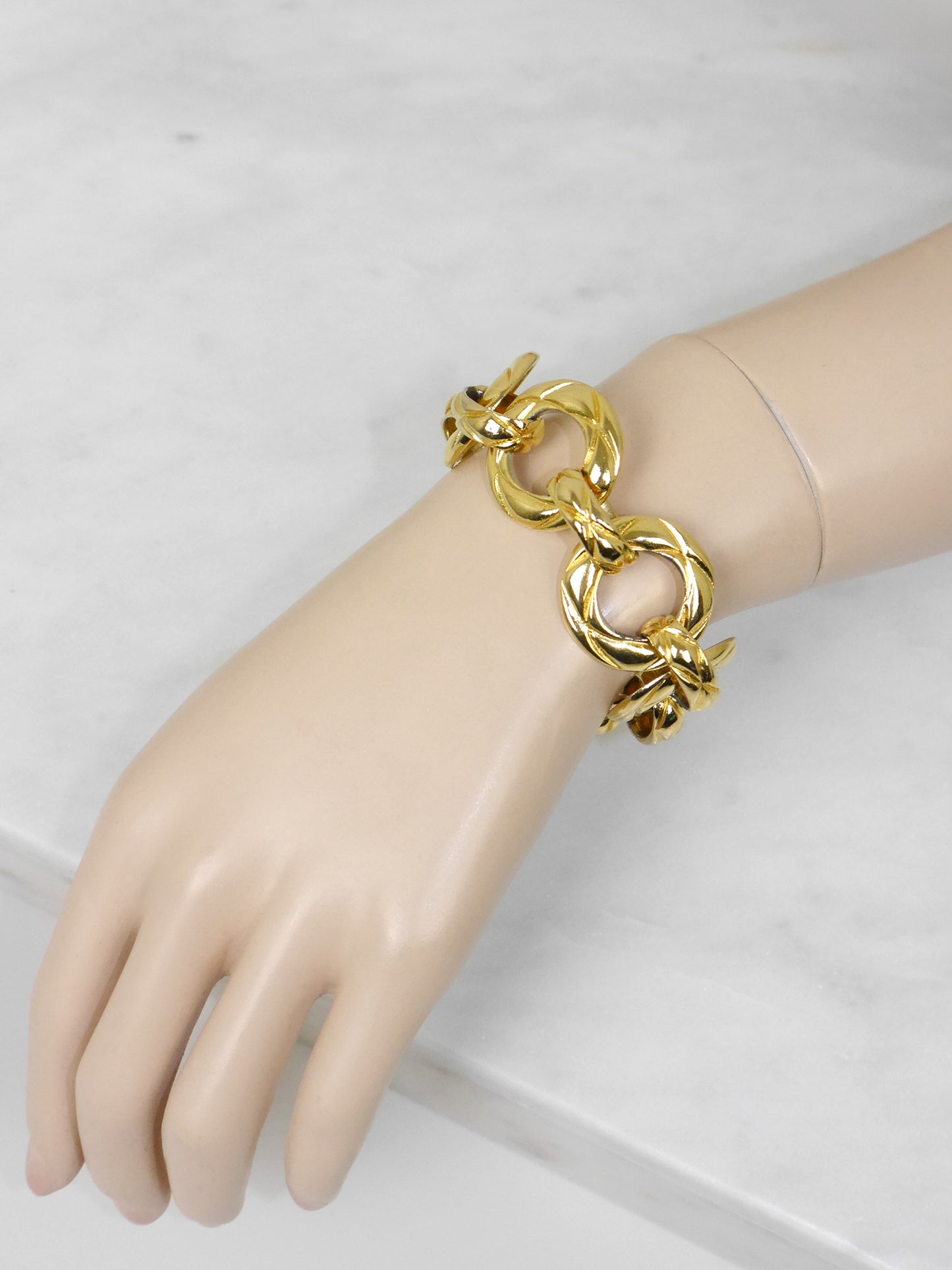 CHANEL 1980s Vintage Gold-Tone Metal Matelassé Link Bracelet