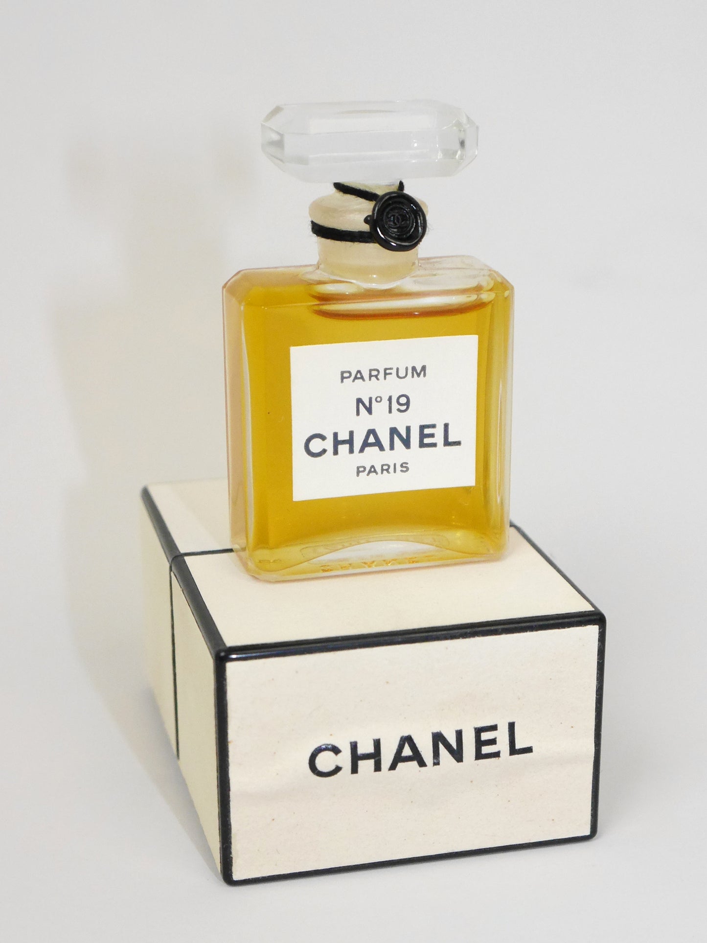 CHANEL No. 19 (1971) 7 ml Extrait de Parfum Vintage Perfume Sealed 1970s 1980s Version