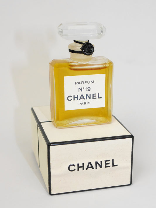 CHANEL No. 19 (1971) 7 ml Extrait de Parfum Vintage Perfume Sealed 1970s 1980s Version