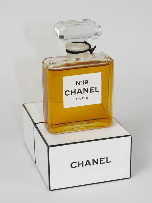 CHANEL No. 19 (1971) 30 ml Extrait de Parfum Vintage Perfume Sealed 1970s 1980s Version