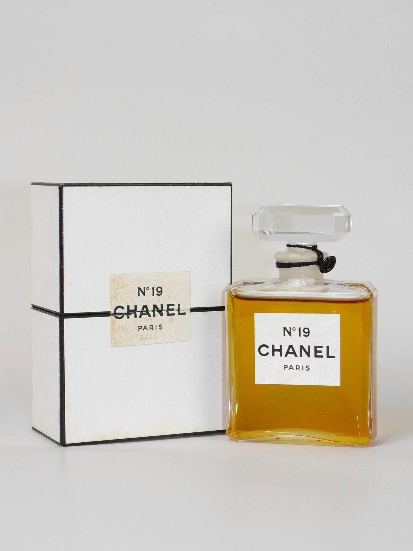 CHANEL No. 19 (1971) 30 ml Extrait de Parfum Vintage Perfume Sealed 1970s 1980s Version