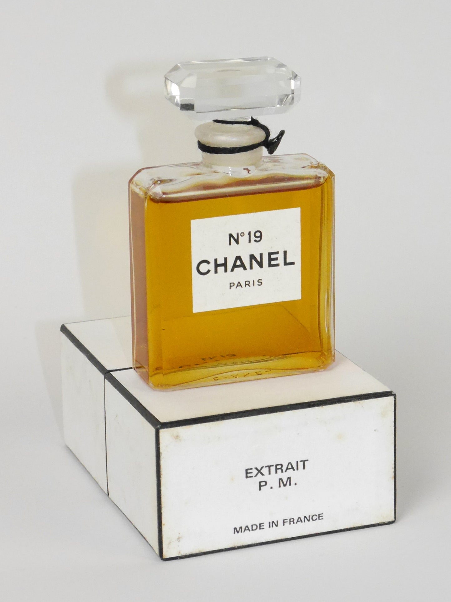 CHANEL No. 19 (1971) 30 ml Extrait de Parfum Vintage Perfume Sealed 1970s 1980s Version