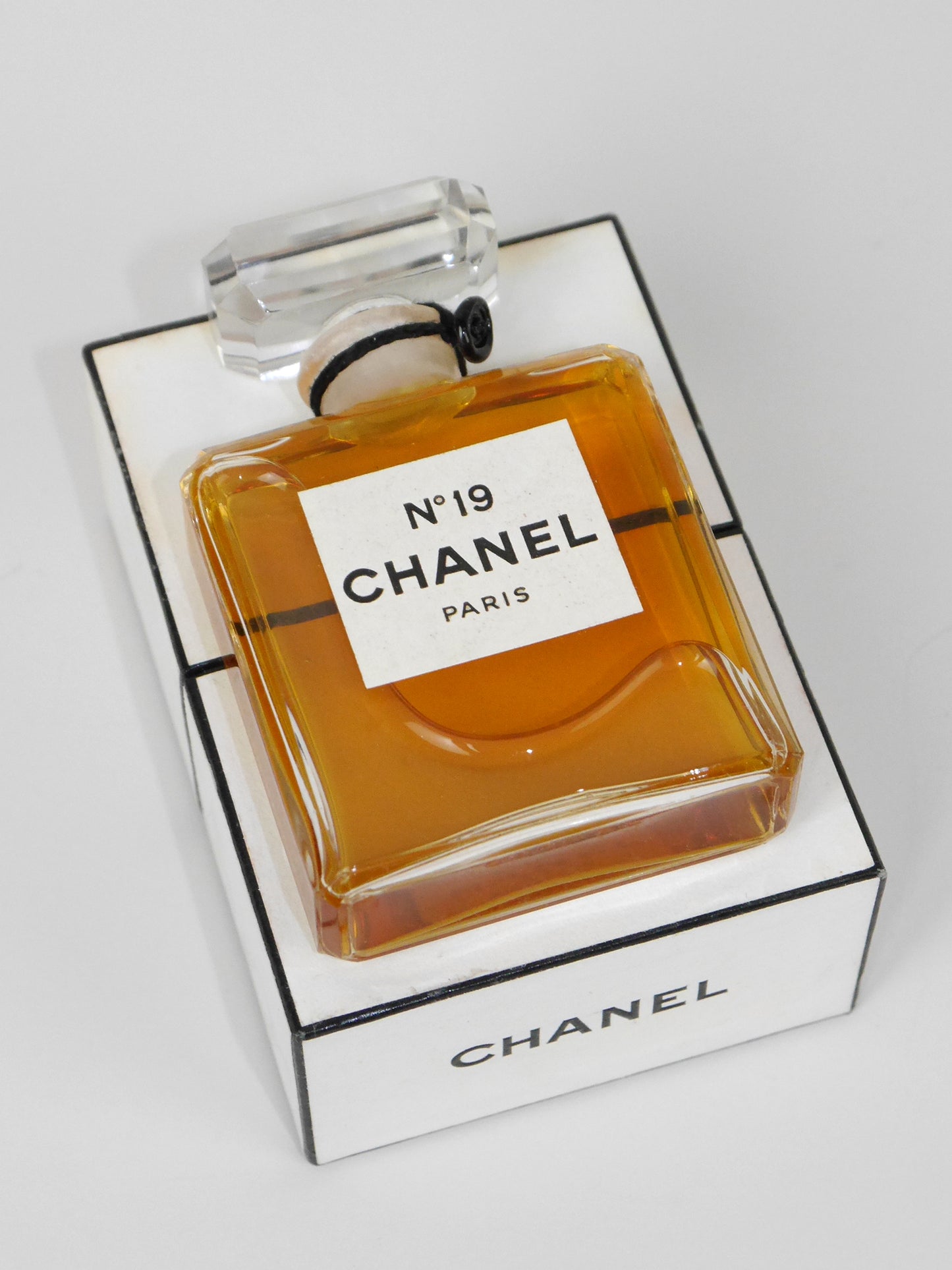 CHANEL No. 19 (1971) 30 ml Extrait de Parfum Vintage Perfume Sealed 1970s 1980s Version