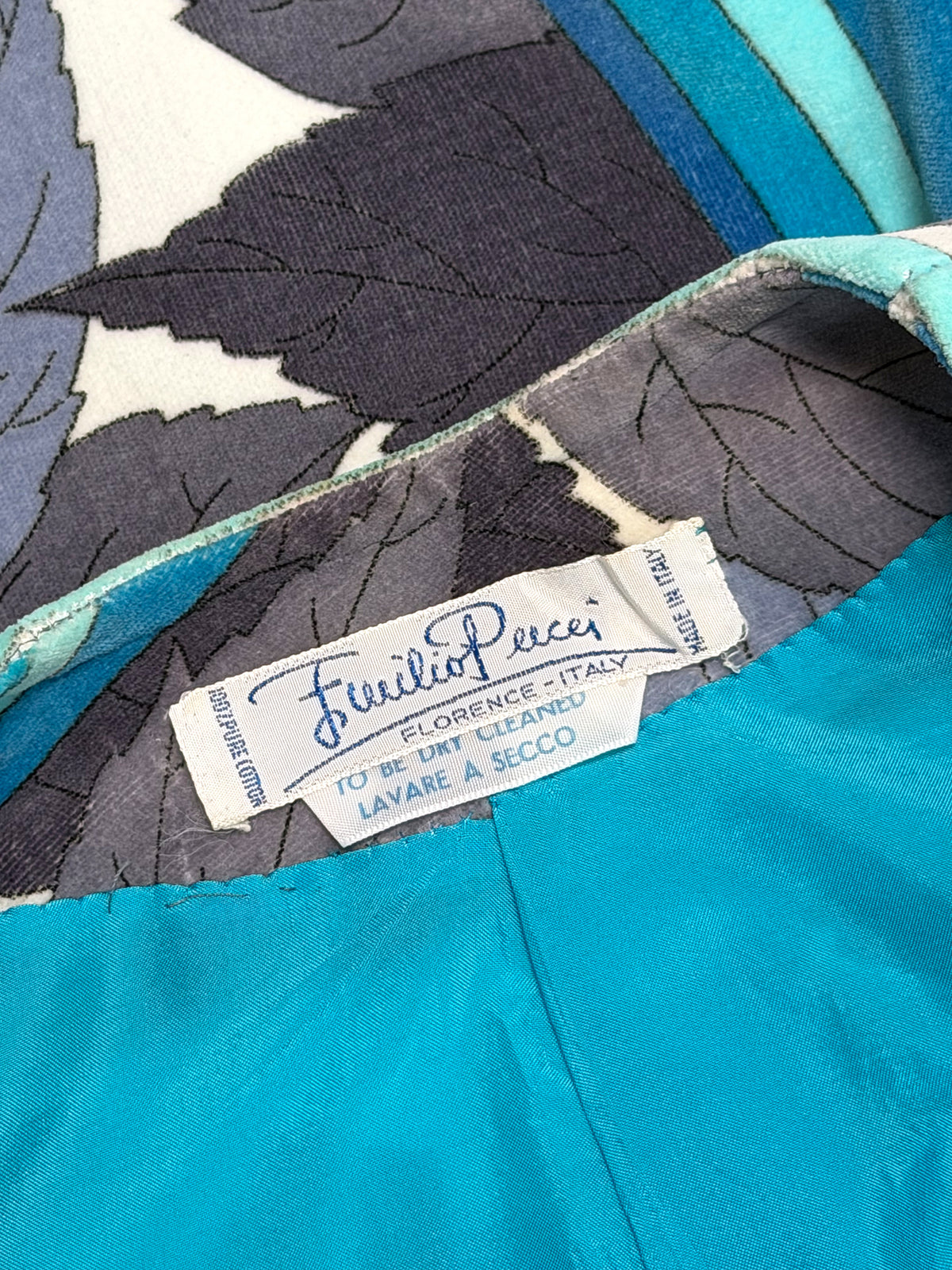 EMILIO PUCCI 1974 Vintage Manila Print Velvet Jacket & Skirt Suit Size XS