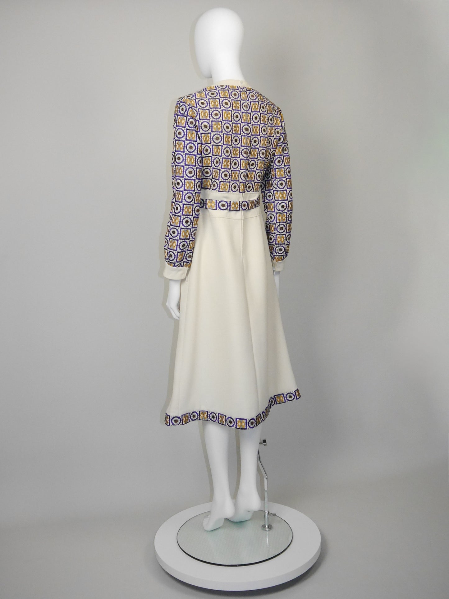LOUIS FÉRAUD Fall 1969 Vintage Embroidered Space Age Folklore Dress Size M