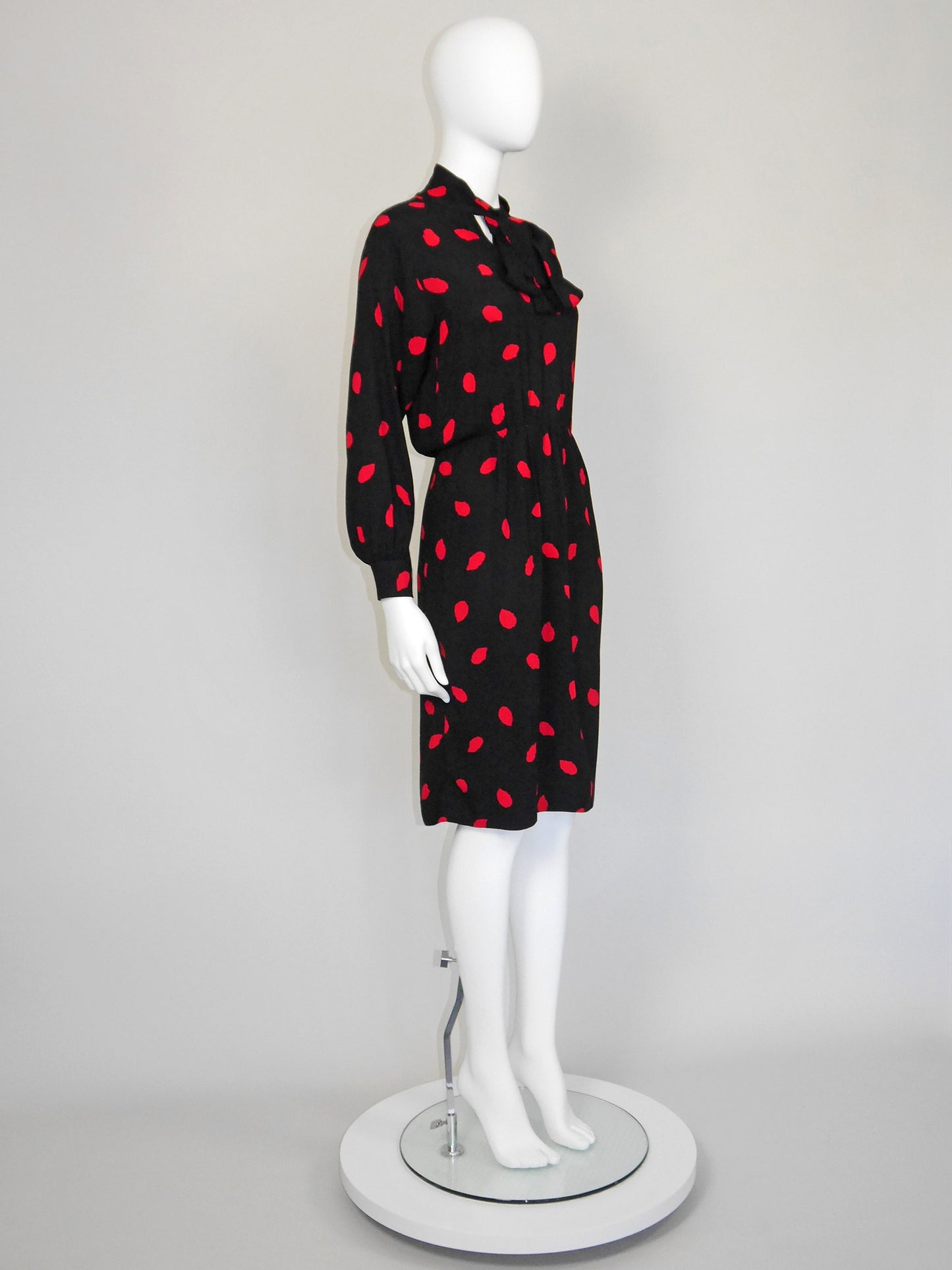 YVES SAINT LAURENT 1970s 1980s Vintage Dress w/ Secretary Bow Size XS