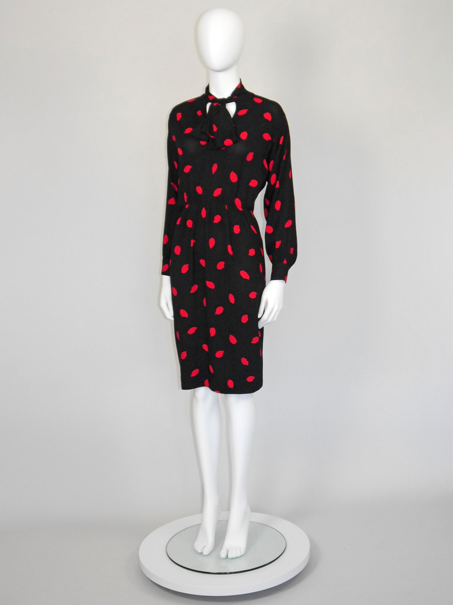 YVES SAINT LAURENT 1970s 1980s Vintage Dress w/ Secretary Bow Size XS