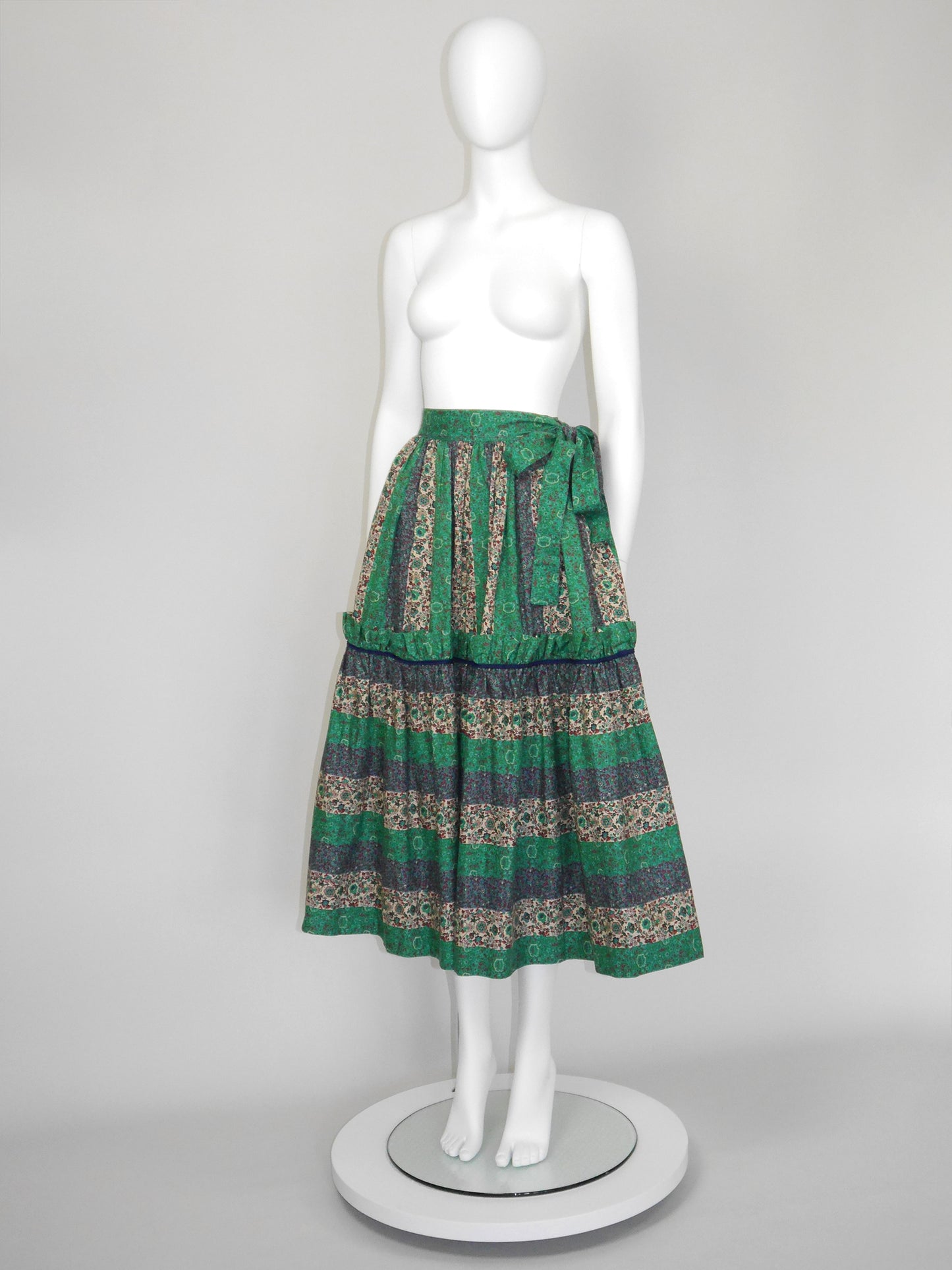 YVES SAINT LAURENT 1970s 1980s Vintage Floral Cotton Peasant Midi Skirt Size XS